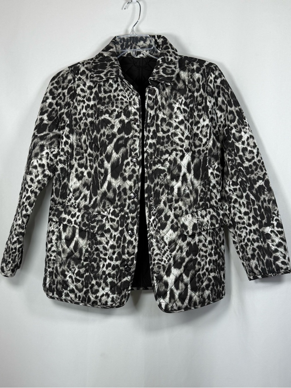 Chico's Jacket Size 1 (8-10) Black White Snow Leopard-Print Quilted Jacket Snaps